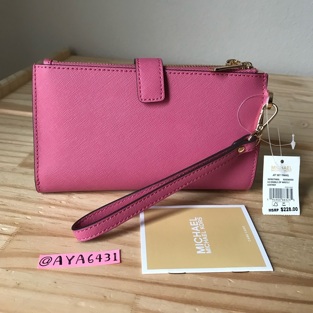 Michael Kors wallet🎈🎈 - Picture 2 of 8